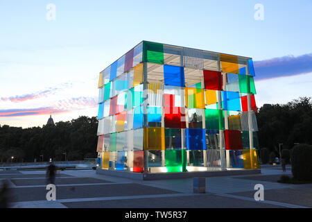 Das Centre Pompidou Malaga, ein Ableger der Pariser Museum für zeitgenössische Kunst, in Muelle Uno, durch den Hafen, in Spanien, Europa Stockfoto