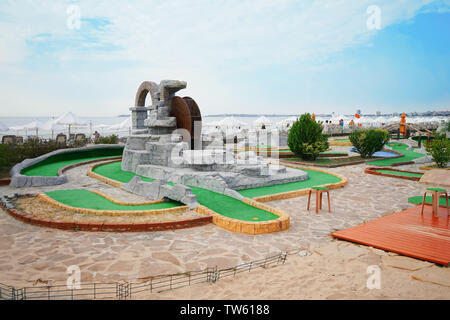 Die Minigolfanlage im Tropical Resort Stockfoto