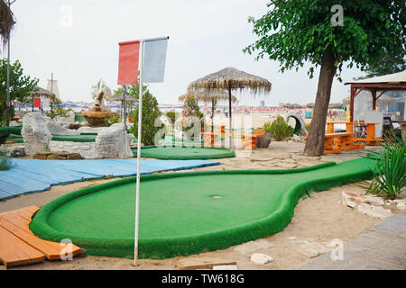 Die Minigolfanlage im Tropical Resort Stockfoto