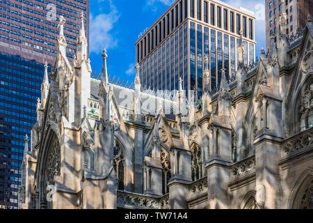 Die St. Patrick's Cathedral eine der Hauptaufgaben eines der wichtigsten Wahrzeichen in Manhattan, New York City, USA Stockfoto