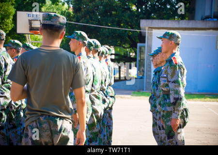 Die militärische Ausbildung von Hunan Universität für Wissenschaft und Technologie Stockfoto