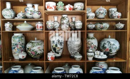 Chinas Jingdezhen Porzellan, Vielfalt, wechselbaren Stil, wunderschöne Farbe, schön, ist der Schatz der Kunst!! Stockfoto