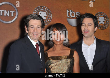 LOS ANGELES, Ca. Dezember 18, 2008: SAG-Präsident Alan Rosenberg (links) mit Angela Bassett & Eric McCormack auf die Nominierungen für die 15. jährlichen Screen Actors Guild Awards im Pacific Design Center, Los Angeles. © 2008 Paul Smith/Featureflash Stockfoto