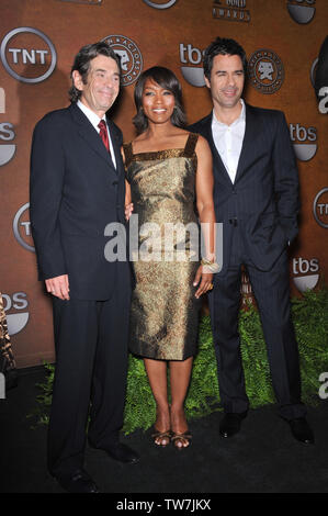 LOS ANGELES, Ca. Dezember 18, 2008: SAG-Präsident Alan Rosenberg (links) mit Angela Bassett & Eric McCormack auf die Nominierungen für die 15. jährlichen Screen Actors Guild Awards im Pacific Design Center, Los Angeles. © 2008 Paul Smith/Featureflash Stockfoto