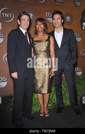 LOS ANGELES, Ca. Dezember 18, 2008: SAG-Präsident Alan Rosenberg (links) mit Angela Bassett & Eric McCormack auf die Nominierungen für die 15. jährlichen Screen Actors Guild Awards im Pacific Design Center, Los Angeles. © 2008 Paul Smith/Featureflash Stockfoto