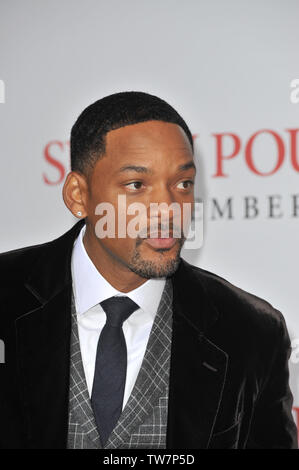 LOS ANGELES, Ca. Dezember 16, 2008: Will Smith am Los Angeles Premiere seines neuen Films 7 Pfund bei Mann Dorf Theater, Westwood. © 2008 Paul Smith/Featureflash Stockfoto