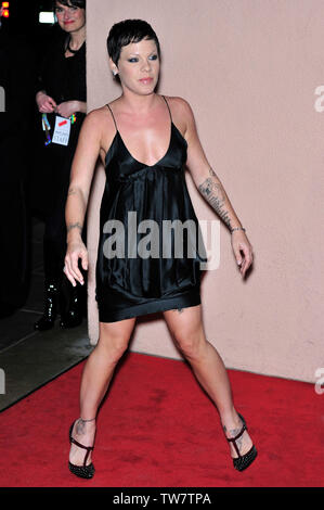 LOS ANGELES, Ca. Februar 10, 2008: Rosa an der Sony BMG Music Entertainment Party im Beverly Hills Hotel nach der Grammy Awards 2008. © 2008 Paul Smith/Featureflash Stockfoto