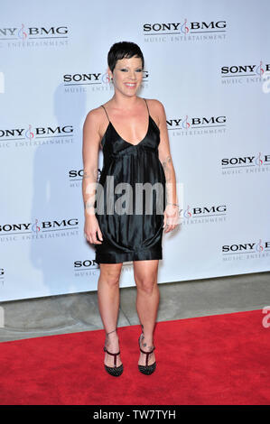 LOS ANGELES, Ca. Februar 10, 2008: Rosa an der Sony BMG Music Entertainment Party im Beverly Hills Hotel nach der Grammy Awards 2008. © 2008 Paul Smith/Featureflash Stockfoto