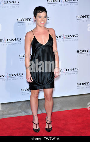 LOS ANGELES, Ca. Februar 10, 2008: Rosa an der Sony BMG Music Entertainment Party im Beverly Hills Hotel nach der Grammy Awards 2008. © 2008 Paul Smith/Featureflash Stockfoto