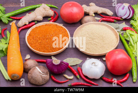 Alle Arten von Gewürzen und Gemüse zum Kochen und Würzen. Stockfoto