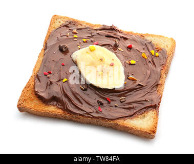 Lecker Toast mit Nutella und Banane in Scheiben schneiden auf weißem Hintergrund Stockfoto