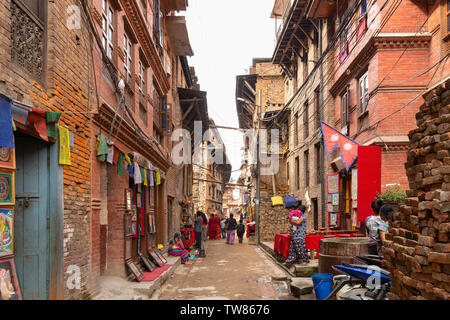 Downtown city street in Bhaktapur, Provinz Nr. 3, Nepal, Asien Stockfoto