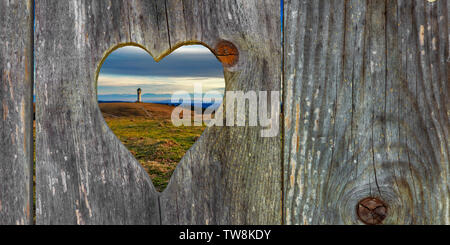 Durch die Form eines Herzens in der Landschaft Stockfoto