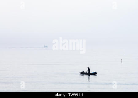 Die Landschaft von Zhuhai unter der Morgen Licht am 3. Februar 2019 ist sehr schön, vor allem die Hong Kong-Zhuhai-Macao Brücke, die auf der Oberfläche des Meeres, der besonders spektakulär ist, erstreckt. Stockfoto