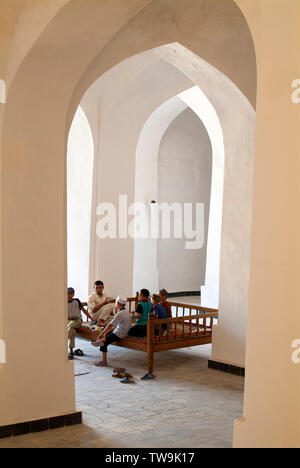 Eine Schulklasse für Kinder in der Po-i-Kalan Komplex in der historischen Seidenstraße Stadt Buchara, Uzbekiatsn. Stockfoto