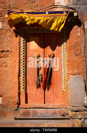 Der Eingang zum alten Tempel, Kagbeni, Upper Mustang, Nepal Stockfoto