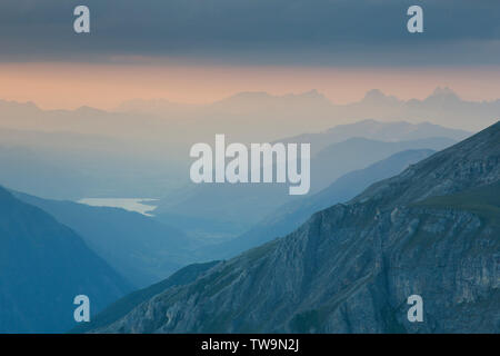 Blick von der Spitze Edelweisspitze in Richtung Zell am See, Nationalpark Hohe Tauern, Salzburg, Österreich Stockfoto