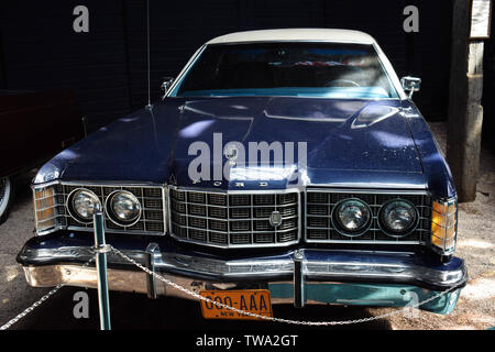 Ukraine, Lviv - Mai, 2019: Altes Auto Ford im Museum Stockfoto