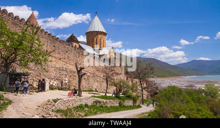 Ananuri, Georgien-Am 30. April 2019: ananuri Burganlage auf dem Aragvi Fluss in Georgien befindet. Es war eine Burg der Herzöge von Aragvi, einer feudalen Dyn Stockfoto