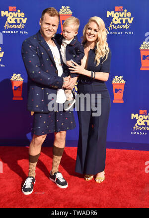 SANTA MONICA, CA - 15. Juni: (L-R) Spencer Pratt, Gunner Pratt und Heidi Montag die 2019 MTV Movie und TV Auszeichnungen bei Barker Hangar teilnehmen am 15. Juni, 20. Stockfoto