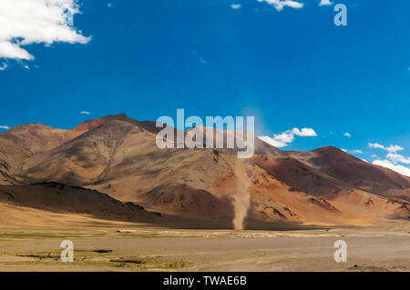 Twister auf Leh, Manali Straße, Ladakh, Jammu und Kaschmir, Indien. Stockfoto