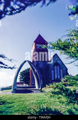 Falkland Inseln 1985. Fischbein Bogen auf dem Gelände der Kathedrale von Christchurch in Port Stanley Stockfoto