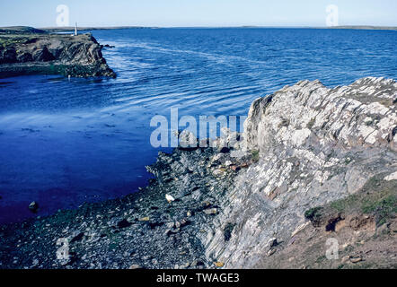 Falkland Inseln 1985. Der Welsh Guards kriegerdenkmal an der Weiler von Fitzroy auf West Falkland, dass der Standort war der Untergang der Sir Galahad truppentransporter von der Argentinischen Luftwaffe während der 1982 Falklands-Argentine Krieg Stockfoto