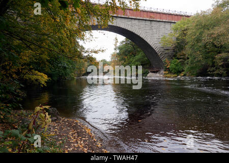 Echo Brücke überspannt den Charles River zwischen Needham zu Newton Upper Falls, Massachusetts, und Ellis Street in Newton. Stockfoto