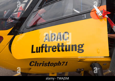 ADAC "Luftrettung" gGmbH ist Teil des öffentlich-rechtlichen Rettungsdienstes in Deutschland und ist alarmiert über die europäische Notrufnummer 112 Stockfoto