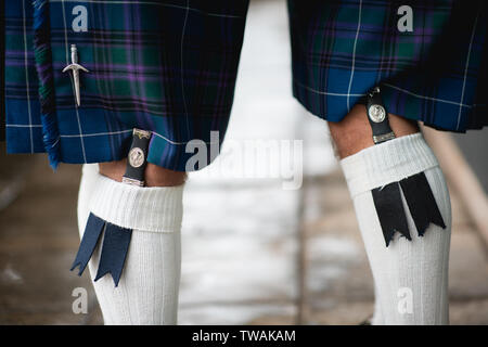 Nahaufnahme von Gay Wedding männliche Paar, das Tragen eines walisischen Kilt Stockfoto