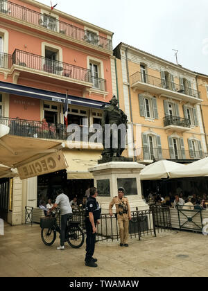 Sommer das Leben noch der Saint Tropez 2019 - Lustige street Fotos - Sport, freies Leben, kostenloses Spiel - Port de Saint Tropez, Frankreich Stockfoto