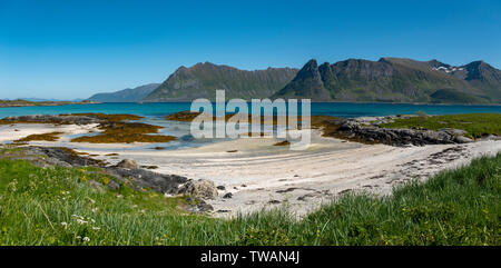 Strand bei Hov Hestegård, Lofoten, Norwegen. Stockfoto