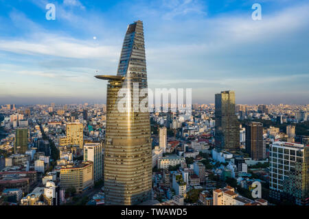 Am frühen Morgen Luftaufnahme der Ho Chi Minh Stadt (Saigon) Finanz- und Geschäftsviertels 1 am Ufer des Saigon River in Vietnam. Stockfoto