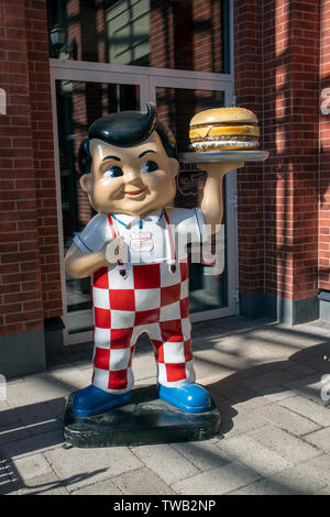 Bob's Big Boy Statue in Zsar Outlet Village in Vaalimaa, Finnland Stockfoto