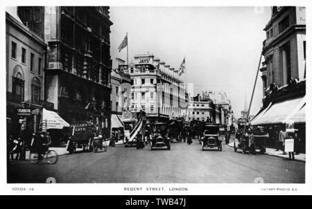 Geschäftige Szene in der Regent Street, Central London Stockfoto