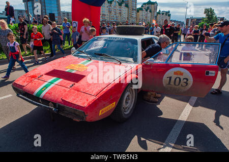 Novokuznetsk, Russia-June, 14 2019: Die 7. von Peking nach Paris Motor Challenge ist einzigartig in der Welt des Motorsports ein wahrer Ausdauer motor Rallye in Stockfoto