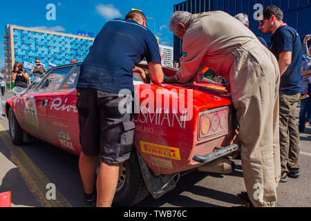 Novokuznetsk, Russia-June, 14 2019: Die 7. von Peking nach Paris Motor Challenge ist einzigartig in der Welt des Motorsports ein wahrer Ausdauer motor Rallye in Stockfoto