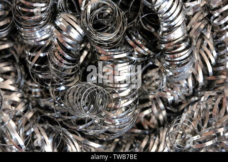 Metalldraht Wolle oder Spirale Späne. Hohe Auflösung Nahaufnahme Makro. Stockfoto