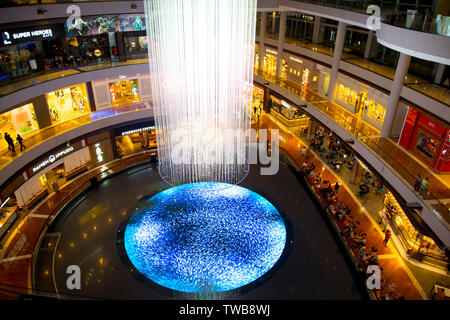 Digital Light Canvas in die Shoppes in der Marina Bay Sands Stockfoto