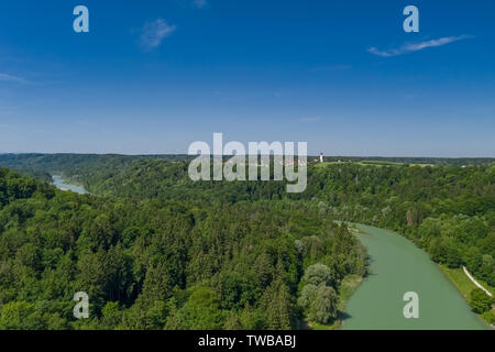 Eine Luftaufnahme der Isar im Süden Münchens. Stockfoto
