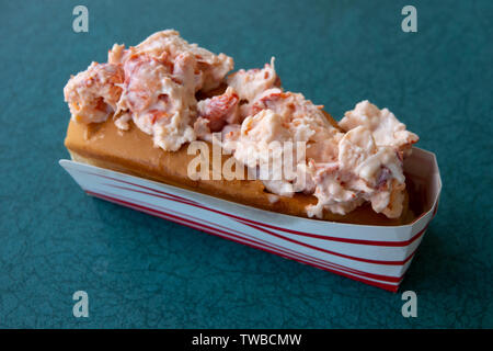 USA Plymouth MA Massachusetts Essen Lobster Roll am Hummer Hütte Stockfoto