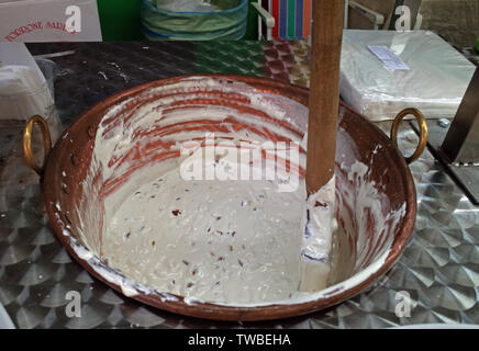 Typische torrone aus Tonara, Sardinien, Italien Stockfoto