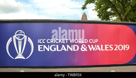 Beschilderung für das ICC Cricket World Cup 2019 in Lancashire Cricket Club, Old Trafford, Manchester. Die 2019 International Cricket Council (ICC) Cricket World Cup wird von England und Wales von Mai 30. bis 14. Juli 2019. Sechs Spiele werden im Old Trafford, Manchester, mehr als an jedem anderen Ort. Stockfoto