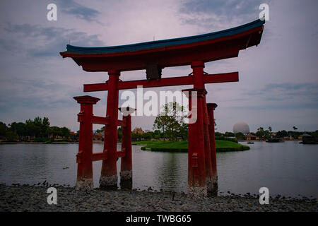 Orlando, Florida. Mai 15. 2019. Japanische arch im Epcot in Walt Disney World. Stockfoto