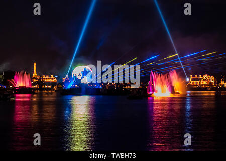 Orlando, Florida. 28. Mai 2019. Feuerwerk auf illuminationen Reflexionen an der Erde in Epcot im Walt Disney World Resort Stockfoto