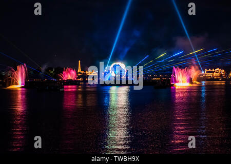 Orlando, Florida. 28. Mai 2019. Feuerwerk auf illuminationen Reflexionen an der Erde in Epcot im Walt Disney World Resort Stockfoto