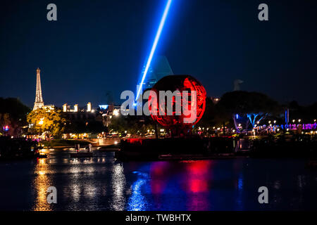 Orlando, Florida. 28. Mai 2019. Feuerwerk auf illuminationen Reflexionen an der Erde in Epcot im Walt Disney World Resort Stockfoto