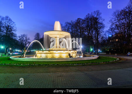 Brunnen in der Sächsischen Garten bei Nacht in Warschau. Polen Stockfoto