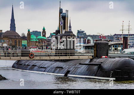 Stillgelegt Tango-Klasse sowjetischen U-Boot 1976 errichtet, die heute als U-Boot Museum in St. Pauli, Hamburg, Deutschland funktionieren. Januar 2019. Stockfoto