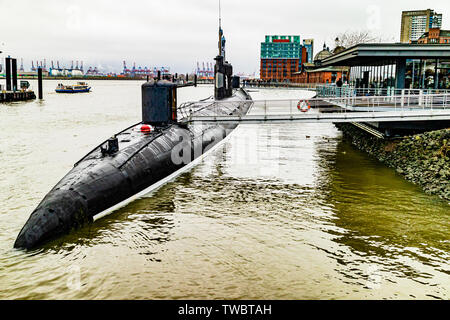 Stillgelegt Tango-Klasse sowjetischen U-Boot 1976 errichtet, die heute als U-Boot Museum in St. Pauli, Hamburg, Deutschland funktionieren. Januar 2019. Stockfoto